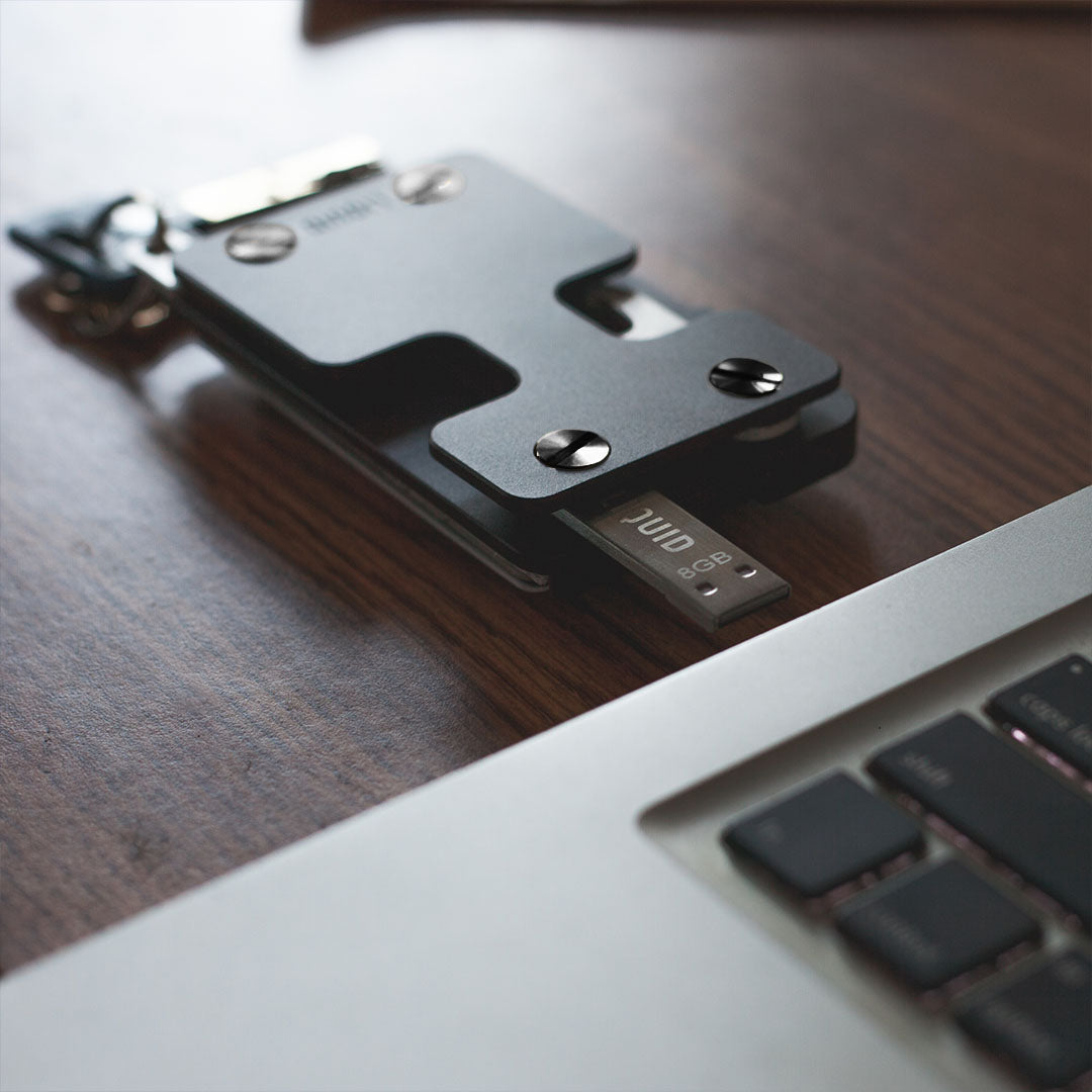 Liquid Wallet Matte Black (Black Screws)