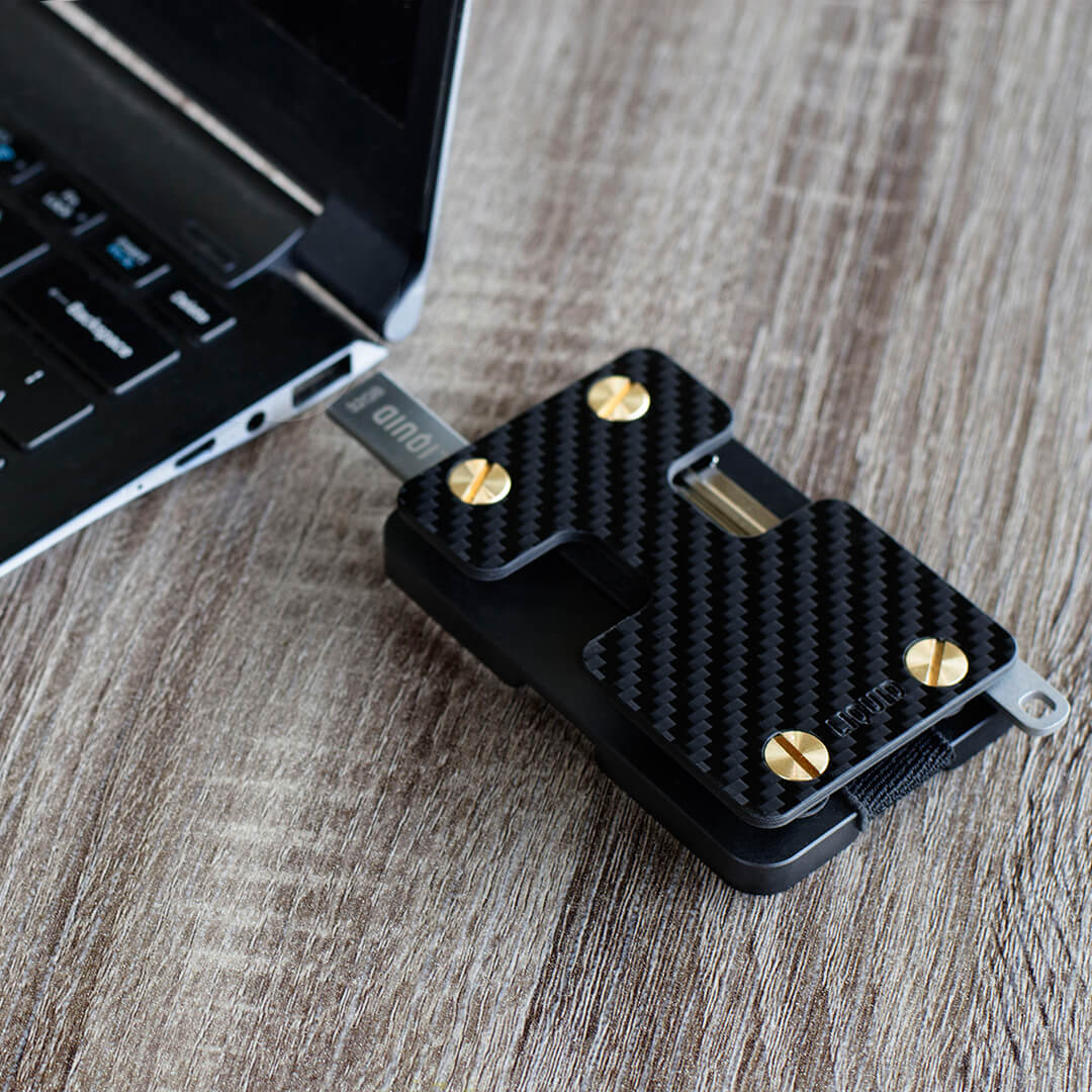 Carbon Fiber Liquid Wallet (Brass Screws)