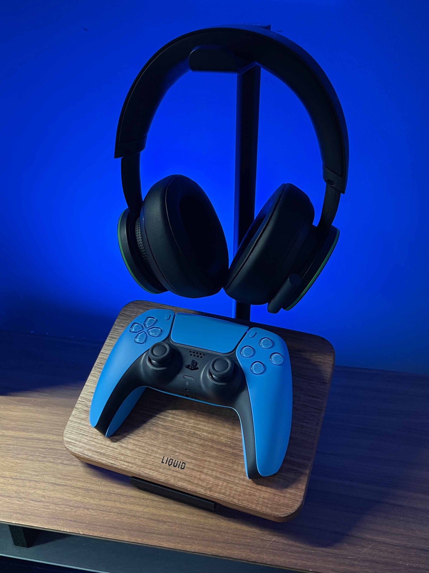 Liquid Gamepad Headphone Controller Dock
